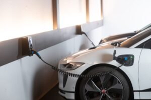 E-Auto laden: Was Pendler wirklich wissen müssen